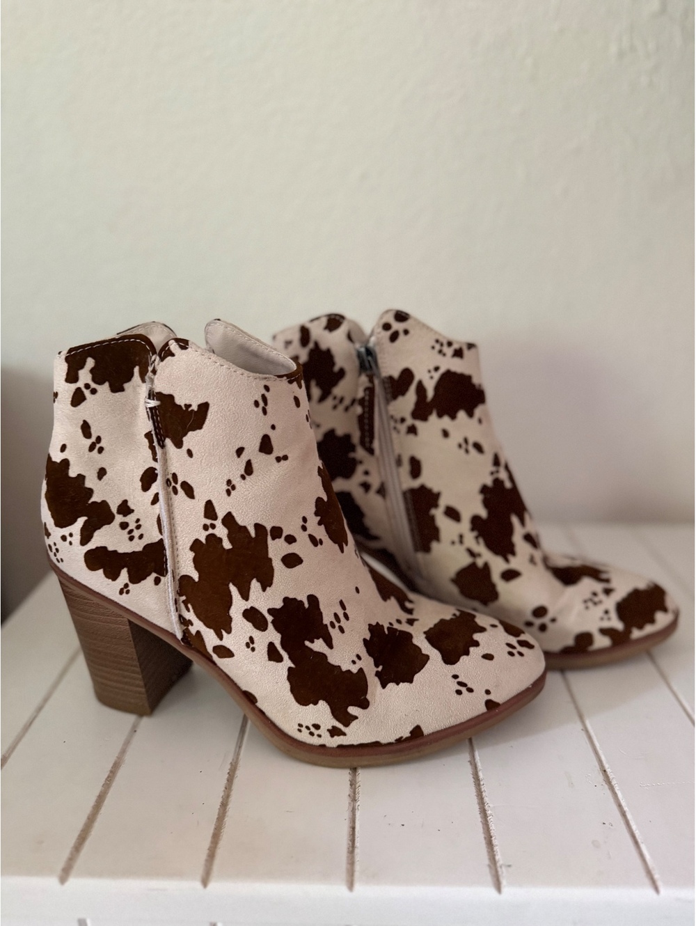 MIA Cow Print Western Ankle Booties Brown White Block Heel Size 8